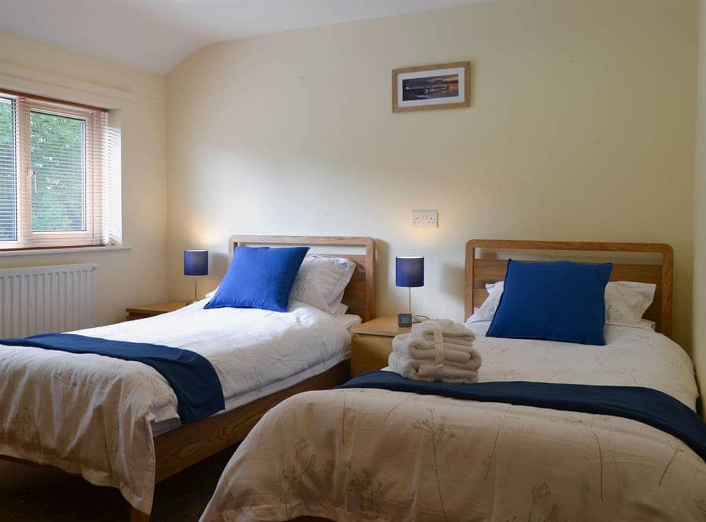 Cosy twin bedded room at Briar Rigg in Keswick, Cumbria