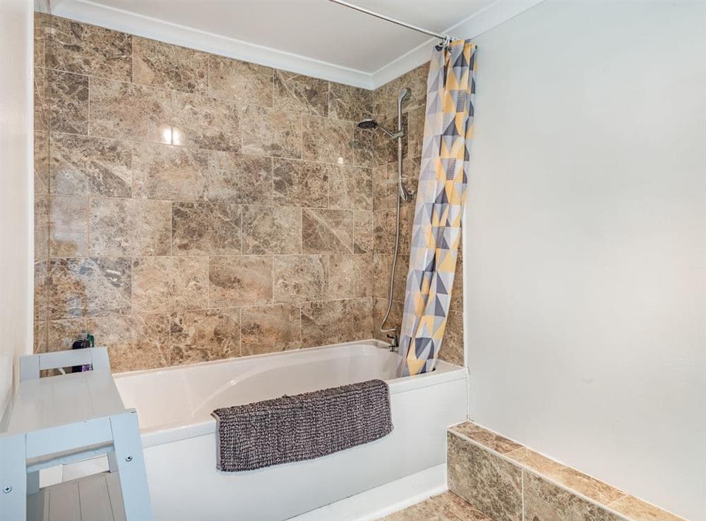 Family bathroom with shower over bath at Brick Cottage in Bawsey, near King’s Lynn, Norfolk