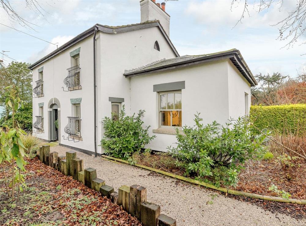 Bridge Cottage in St Michael’s on Wyre, Lancashire sleeps 8