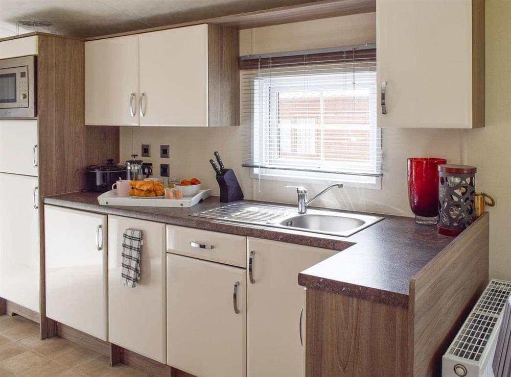 Fully appointed fitted kitchen at Bridge End Lodge in Dollar, near Stirling, Clackmannanshire