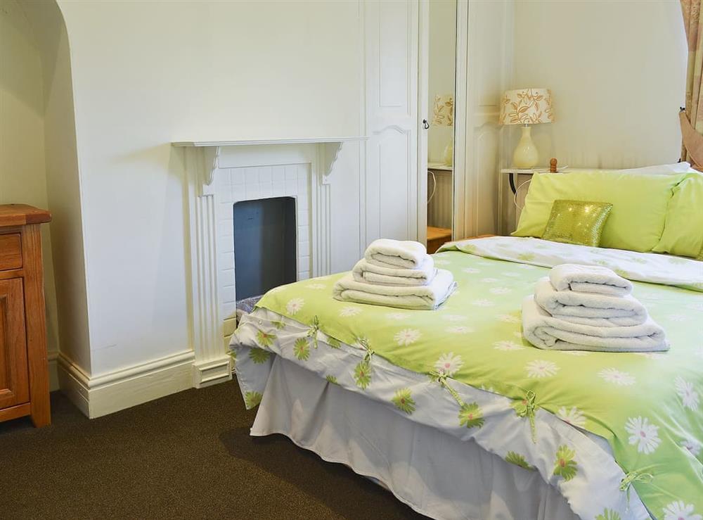 Double bedroom at Bridge House in Burton-On-Trent, Staffordshire