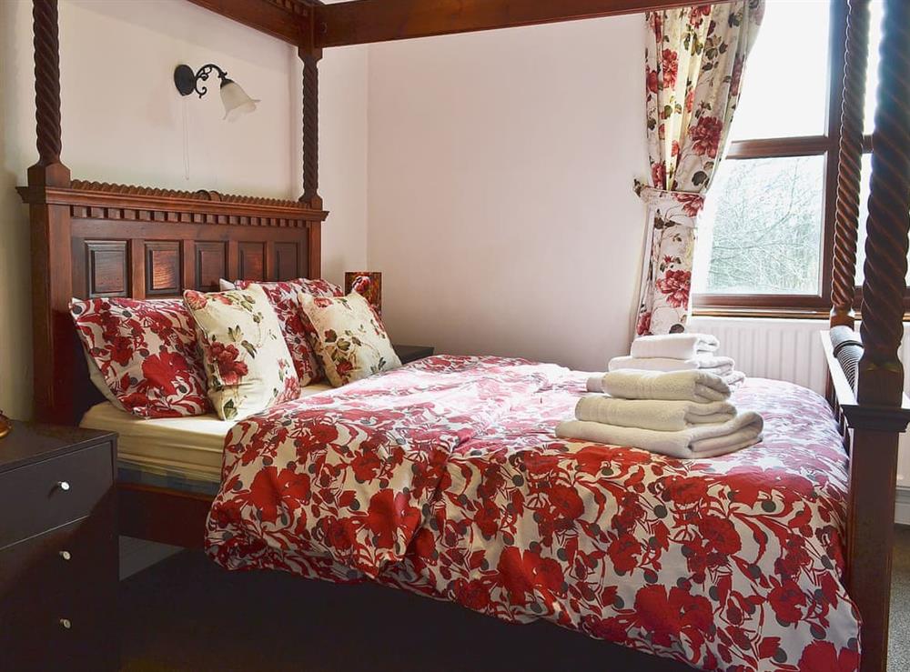 Four Poster bedroom at Bridge House in Burton-On-Trent, Staffordshire