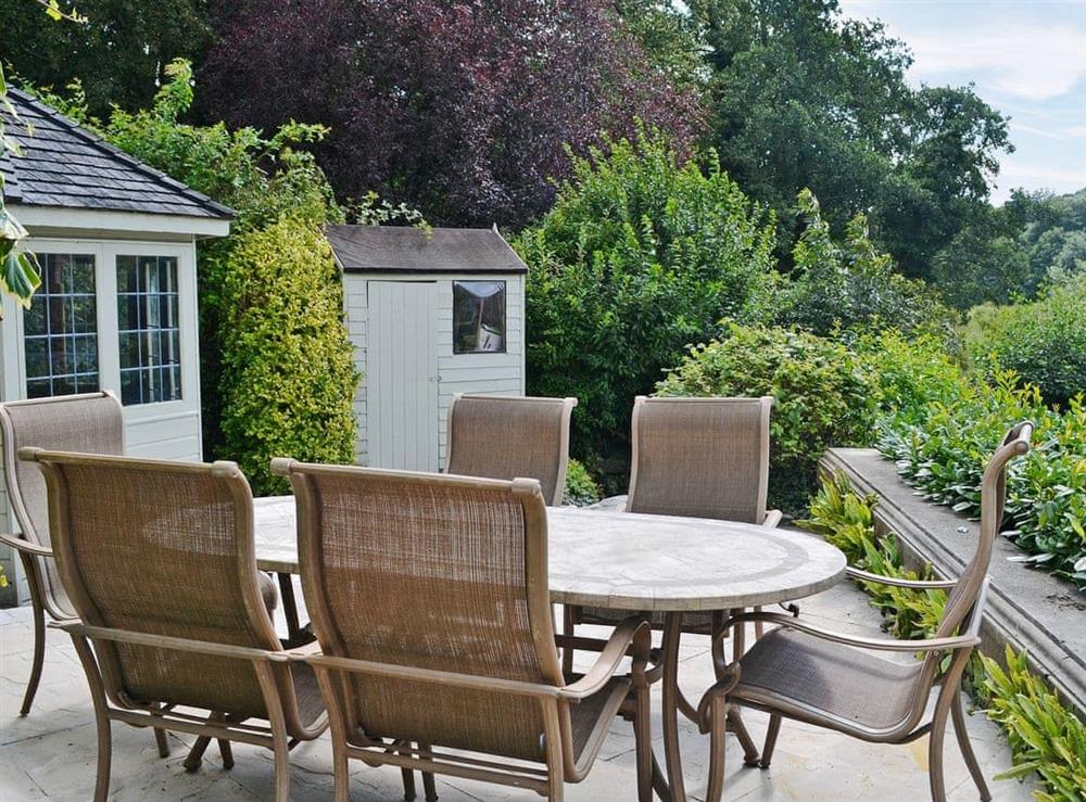 Shared large enclosed lawned garden at Quince Cottage, 