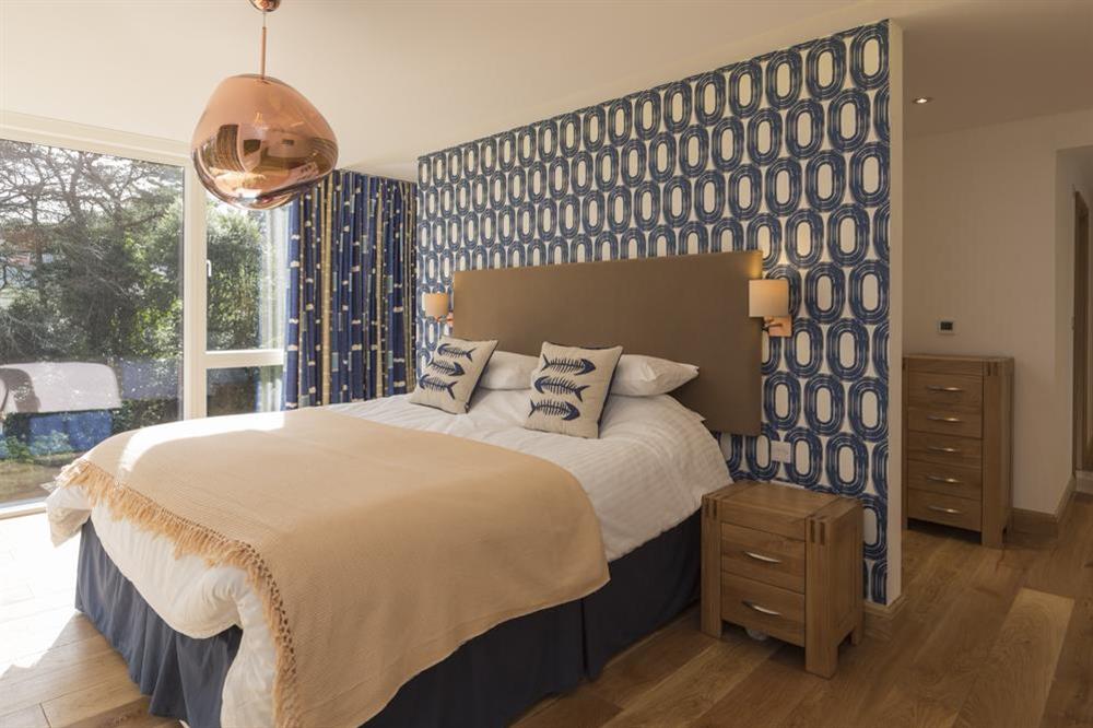 En suite master bedroom with super-King size bed (photo 4) at Bridleway House in , Salcombe