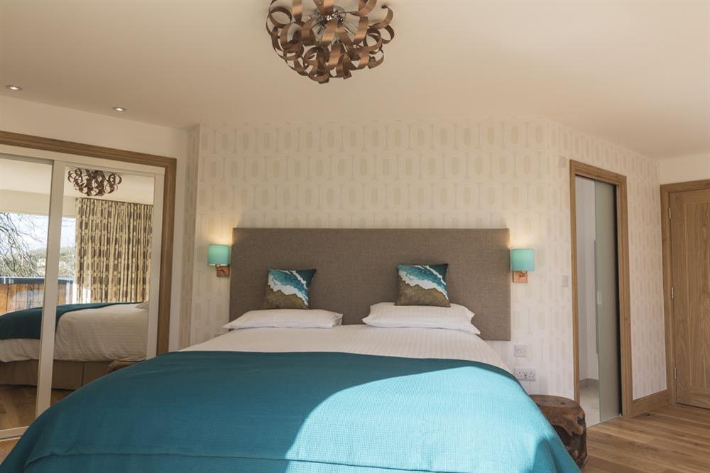 En suite second floor bedroom with super-King size bed (photo 2) at Bridleway House in , Salcombe