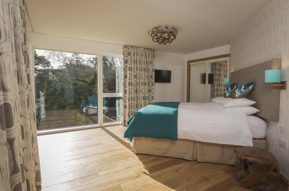 En suite second floor bedroom with super-King size bed (photo 3) at Bridleway House in , Salcombe