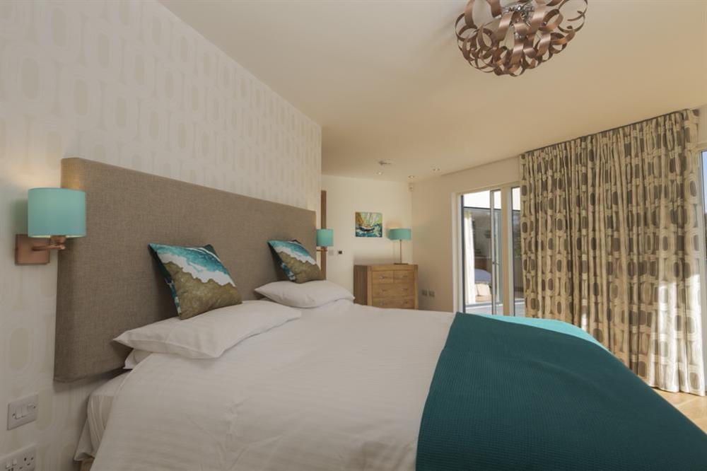 En suite second floor bedroom with super-King size bed at Bridleway House in , Salcombe