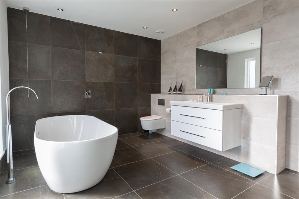 Stunning master en suite with freestanding bath and walk-in shower (photo 4) at Bridleway House in , Salcombe