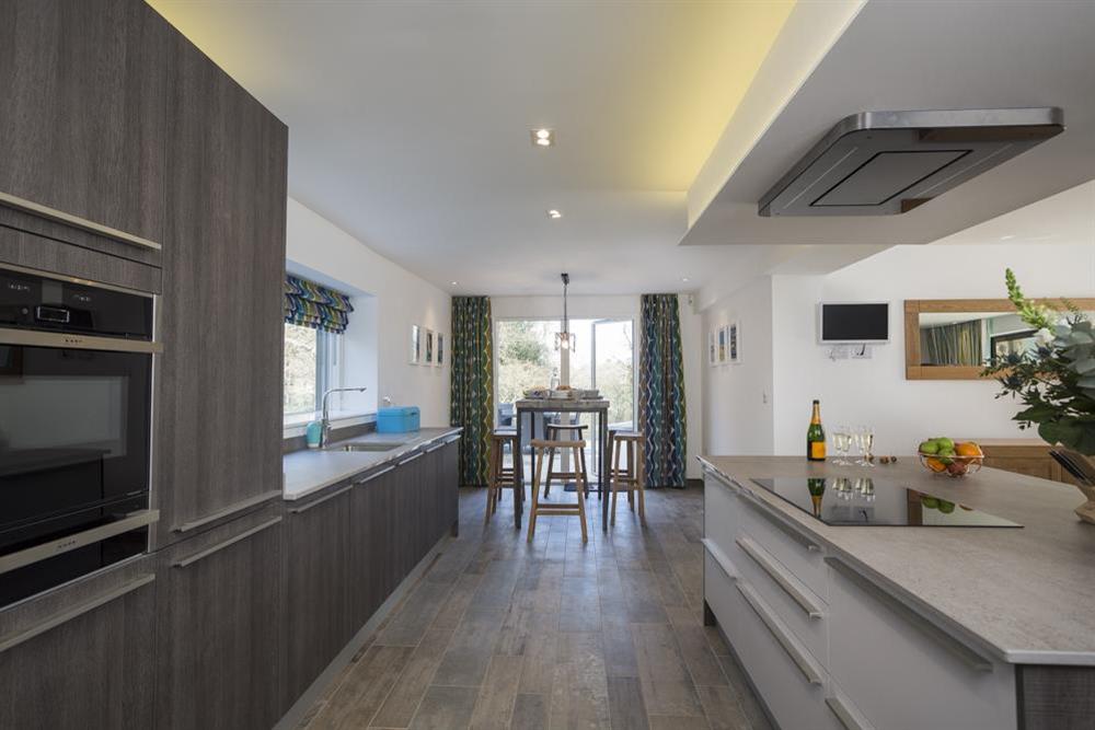 Ultra-modern kitchen with Dekton worksurfaces (photo 2) at Bridleway House in , Salcombe