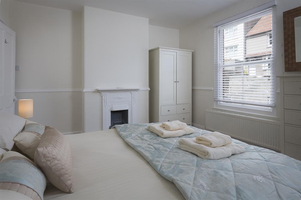 Master bedroom with King-size bed (photo 3) at Brierdene in , Salcombe