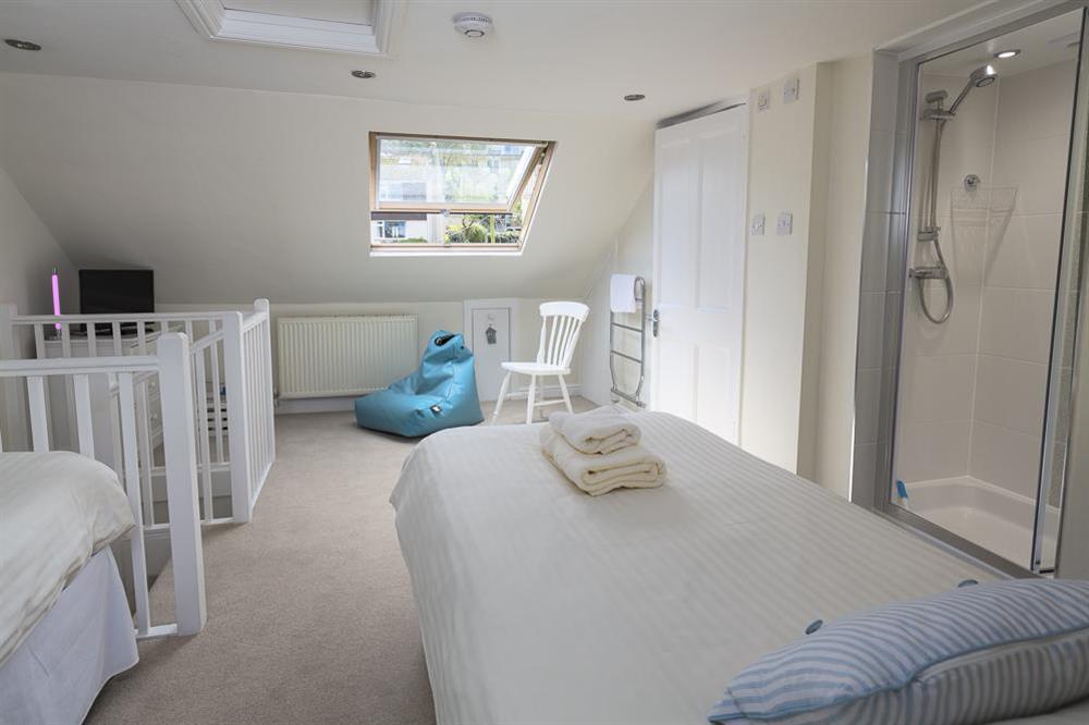 Twin bedroom (2nd floor) with shower and w.c. (photo 2) at Brierdene in , Salcombe