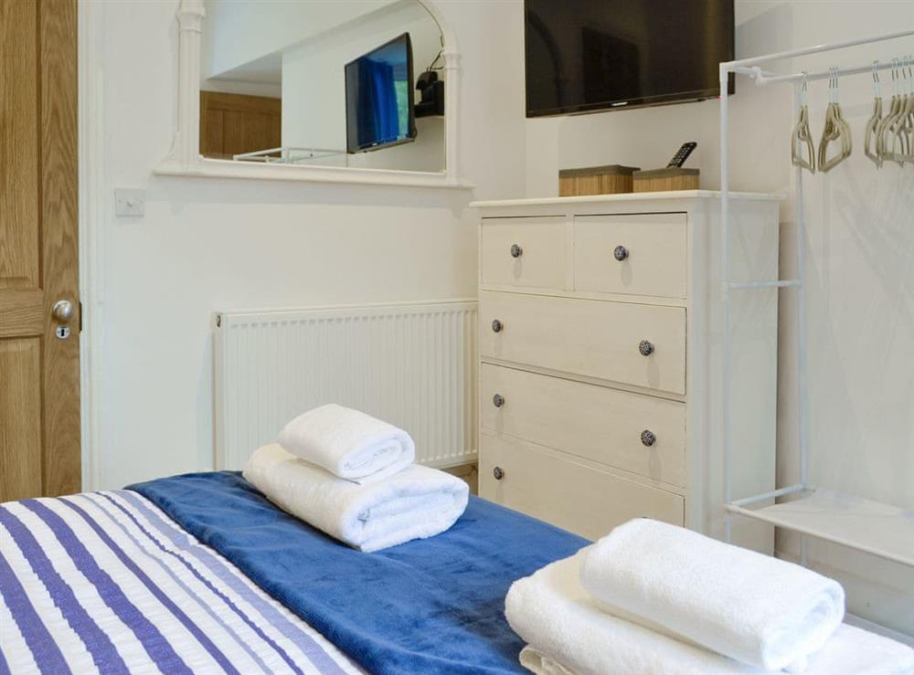 Ample storage within the double bedroom at Brig-y-Don Bach, 