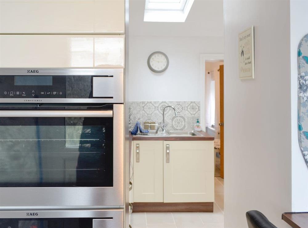 Fully appointed kitchen at Brig-y-Don Bach, 
