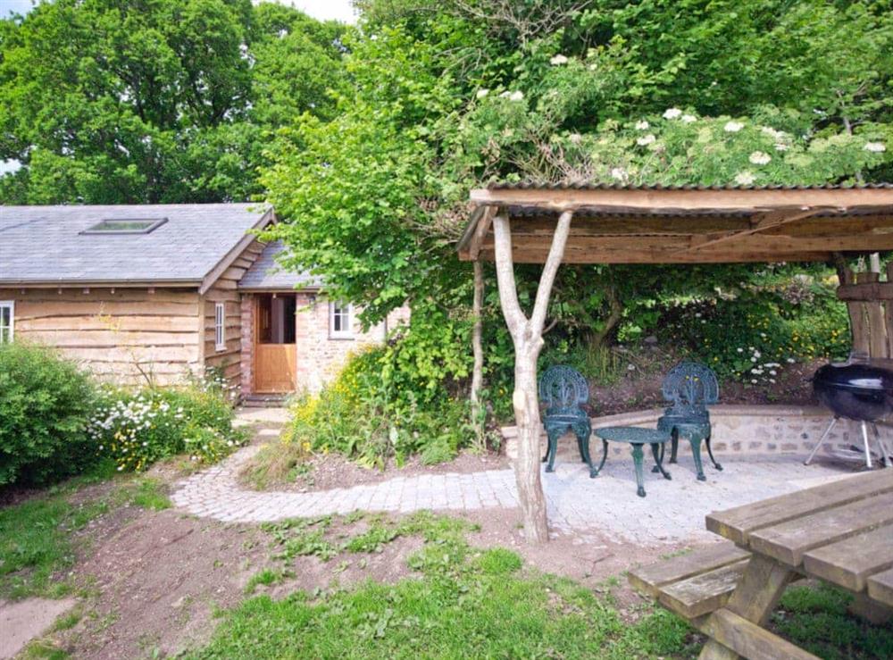 Sitting-out-area at Brimble Cottage in Axminster, near Lyme Regis, Devon