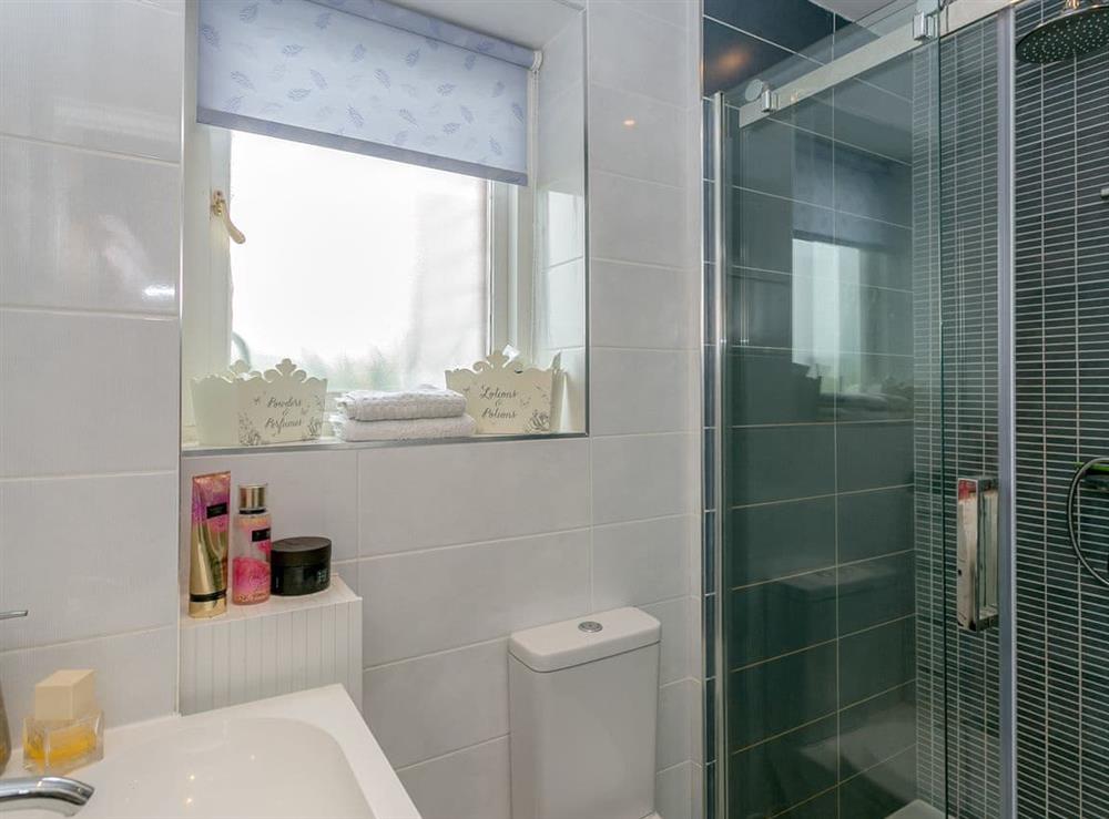 En-suite shower room at Brittons Hill Cottage in Kenardington, near Ashford, Kent