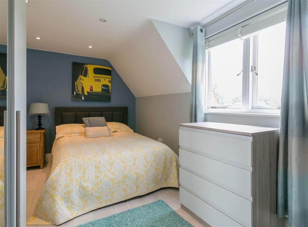 Good-sized twin bedroom at Brittons Hill Cottage in Kenardington, near Ashford, Kent