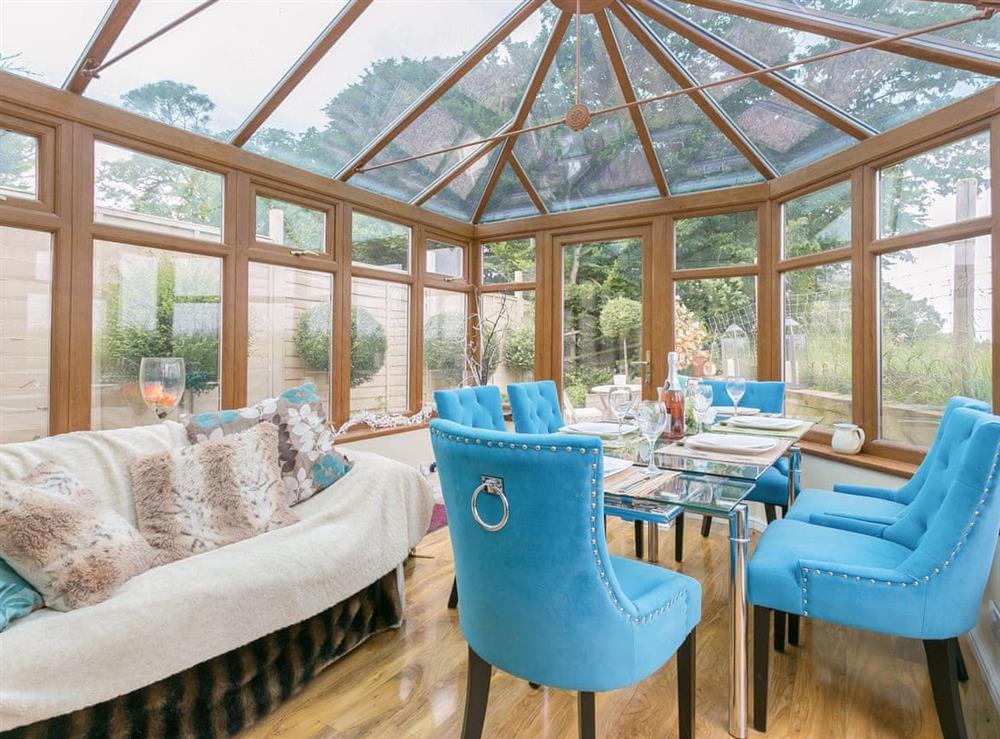 Light and airy conservatory with seating and dining areas at Brittons Hill Cottage in Kenardington, near Ashford, Kent