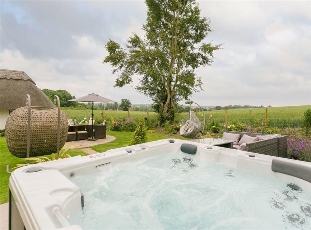 Luxurious hot tub at Brittons Hill Cottage in Kenardington, near Ashford, Kent