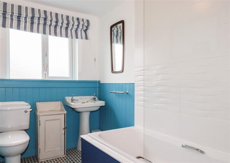 The bathroom (photo 3) at Bro Tref Cottage, St Mawgan