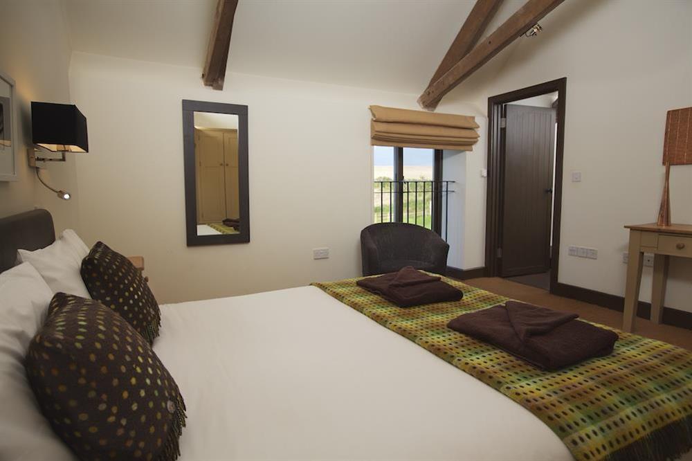 En suite double bedroom with King-size bed (photo 2) at Broad Downs Barn in Malborough, Nr Salcombe