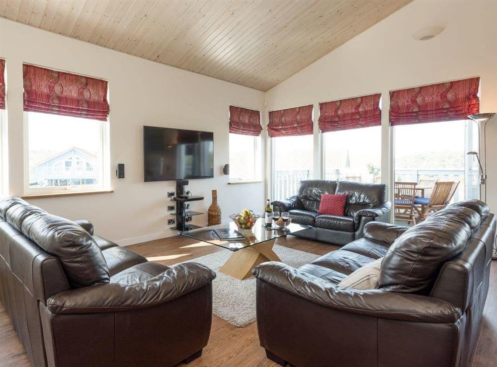 Spacious living area at Broad Reach in Fritton, near Great Yarmouth, Norfolk