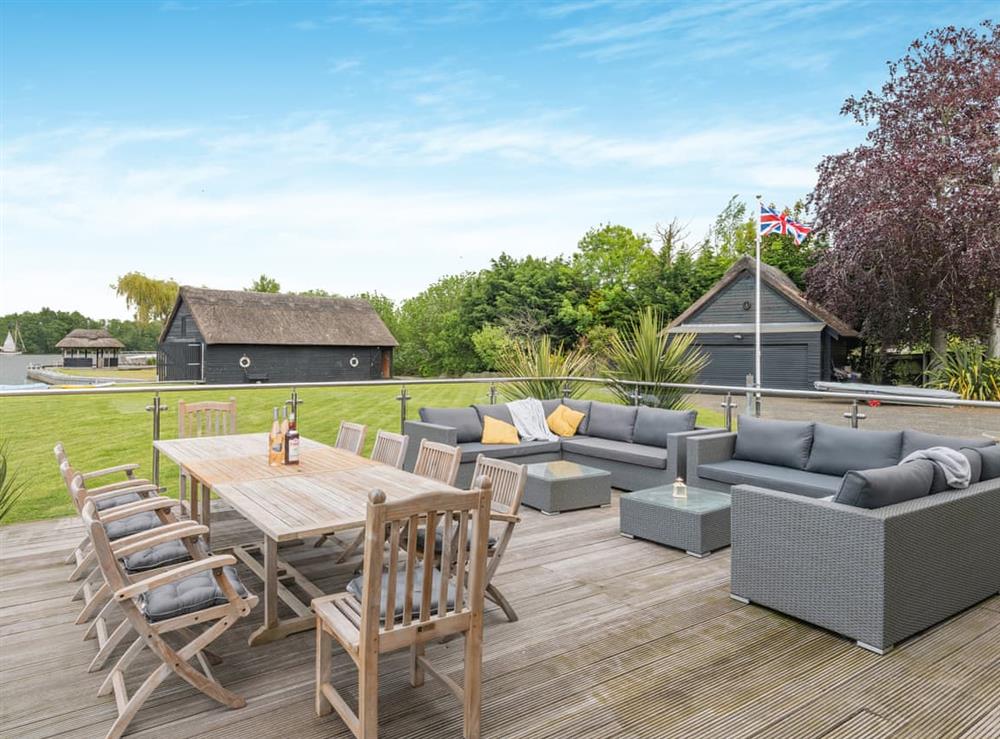 Sitting-out-area at Broad View in South Walsham, Norfolk