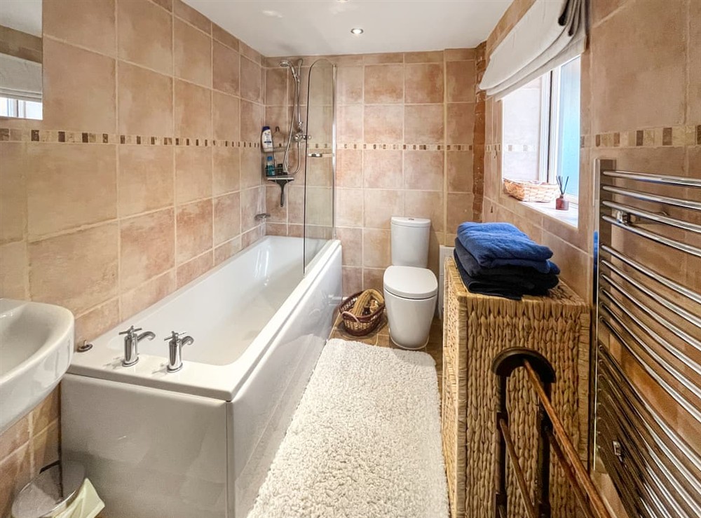 Bathroom (photo 3) at Broadlea in North Green, Nottinghamshire
