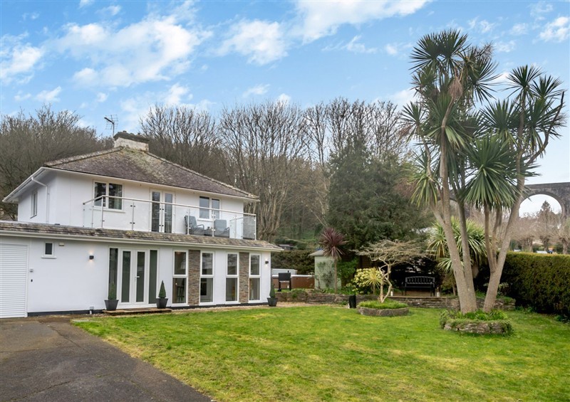 The setting (photo 2) at Broadsands, Paignton