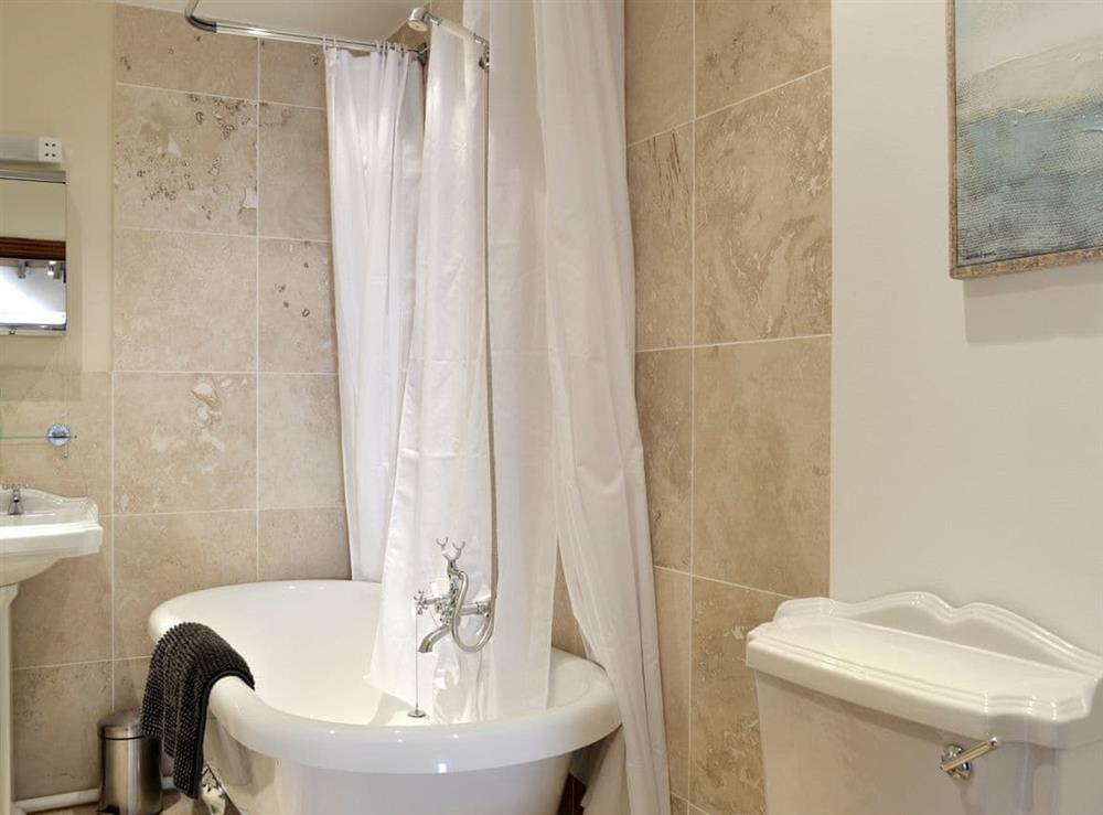 Family bathroom with shower over the roll-top bath - Attached cottage at Barley Edge, 