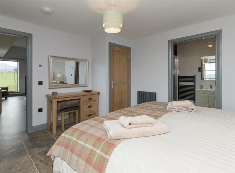Relaxing double bedroom with en-suite shower room at Quiraing, 