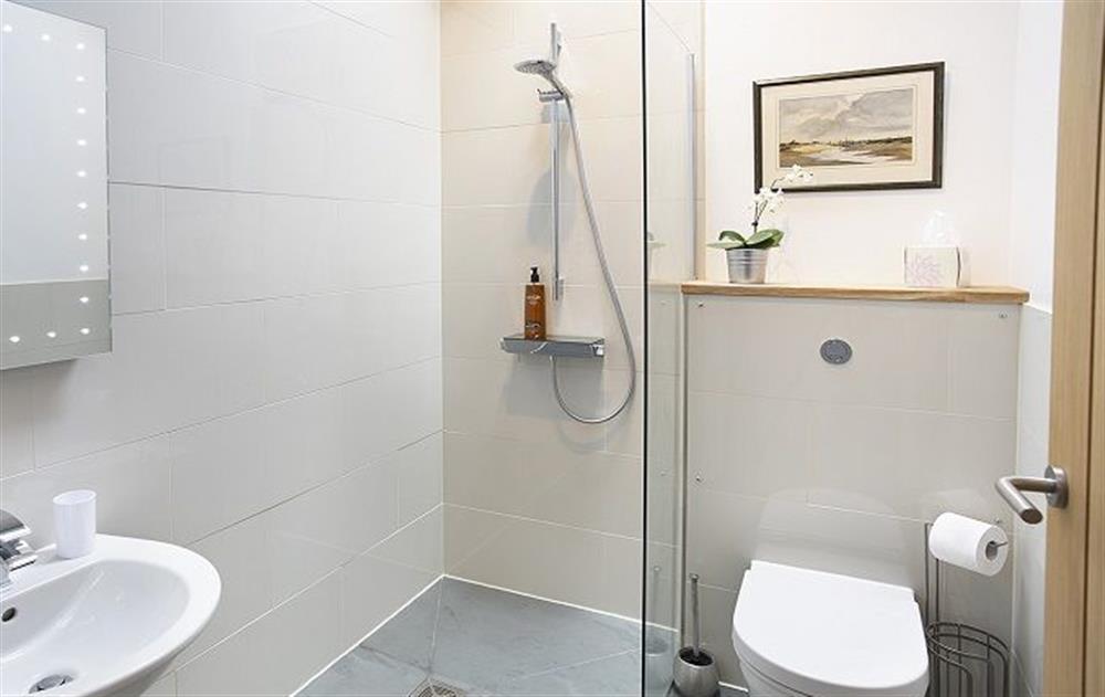 Ground floor: En-suite wet room at Bromholm Barn, Ridlington