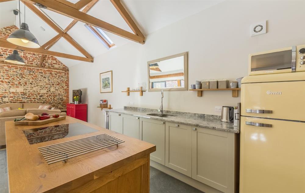 Spacious, open plan kitchen/sitting and dining area (photo 3) at Bromholm Barn, Ridlington