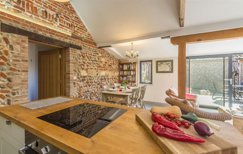 Spacious, open plan kitchen/sitting and dining area (photo 4) at Bromholm Barn, Ridlington