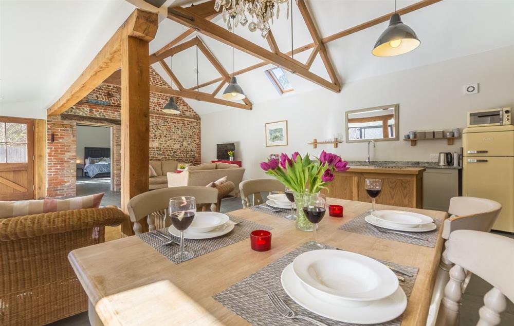 Spacious, open plan kitchen/sitting and dining area (photo 7) at Bromholm Barn, Ridlington
