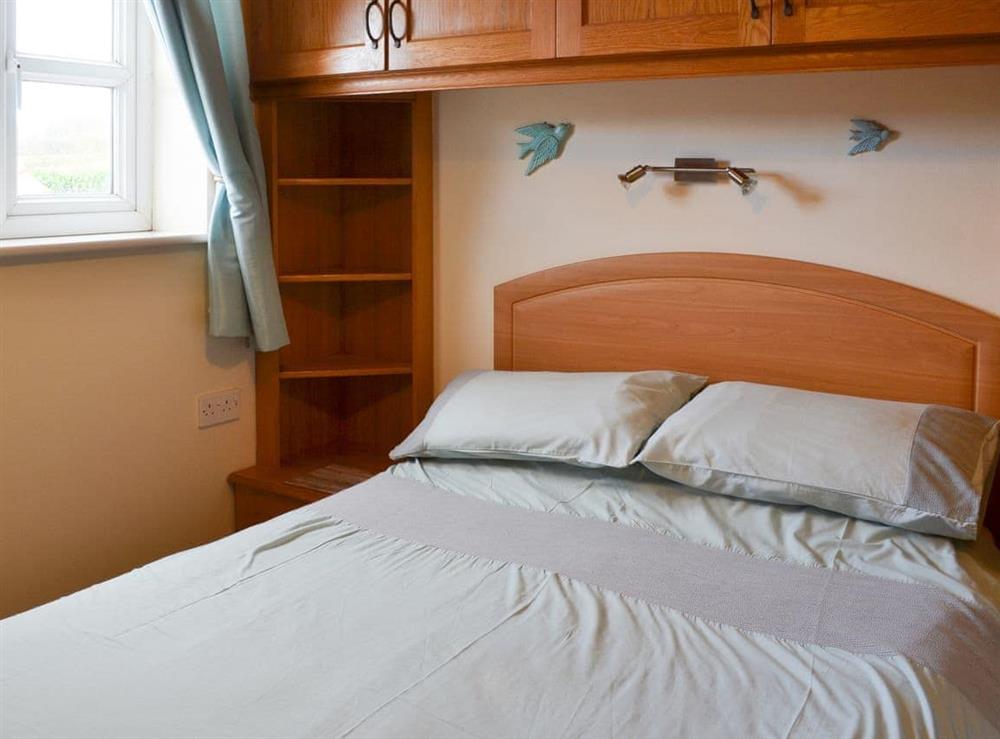 Cosy double bedroom at Brompton Lodge in Potter Brompton, Scarborough, N. Yorks., North Yorkshire