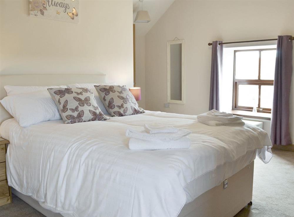 Sumptuous second double bedroom at Llofft Storws, 