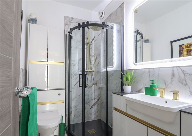 The bathroom at Bronallt, Cemaes Bay