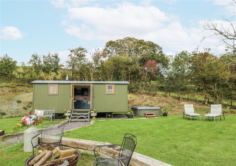 The setting at Brondel Luxury Shepherds Hut, Aberystwyth