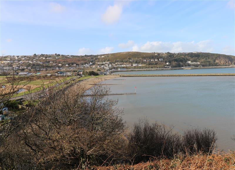 The setting (photo 2) at Bronyrhiw, Goodwick