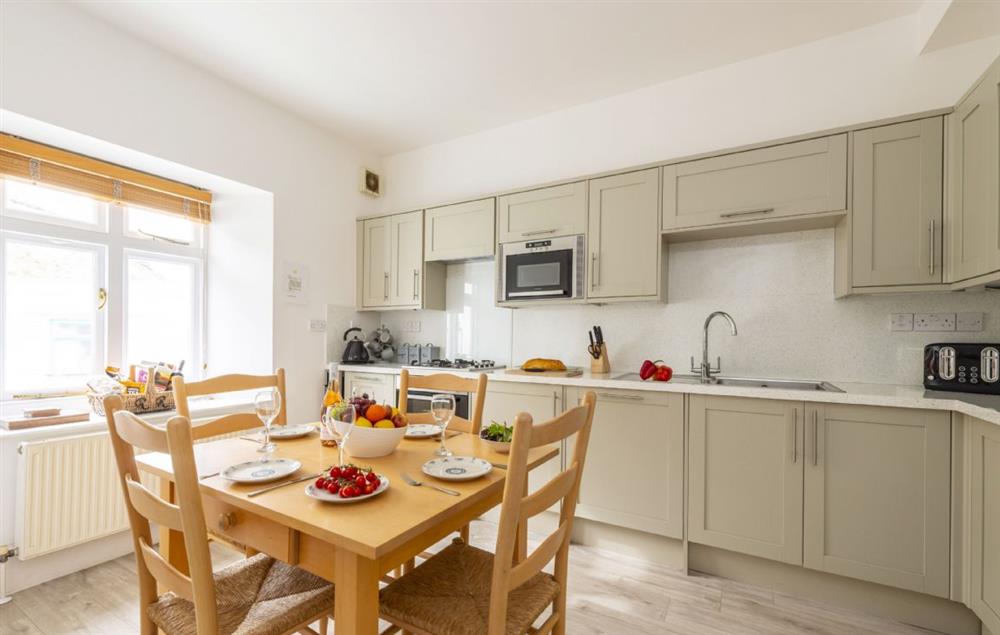 Spacious fully equipped kitchen with dining table at Brook Cottage (Cornwall), Trevose Head Lighthouse