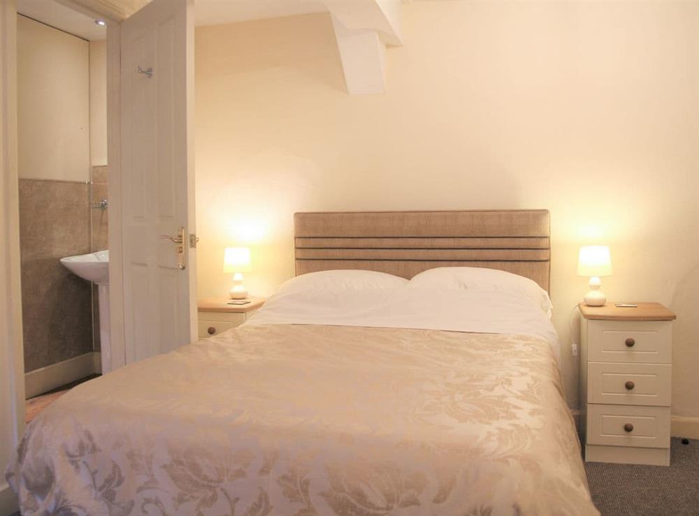 Double bedroom with en-suite at Brook House 1, 
