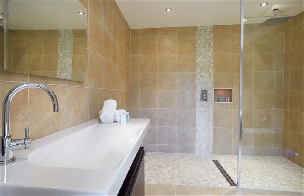 En-suite bathroom with separate shower at Brook Lodge, Colne Valley