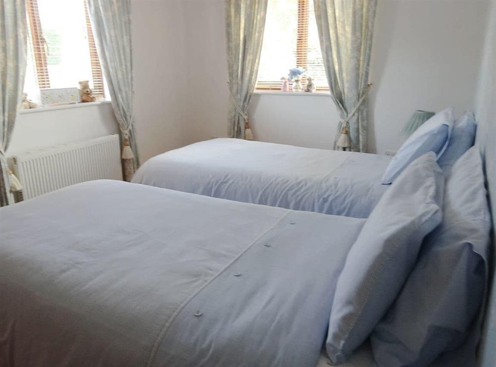 Comfy twin bedroom at Brook Lodge Country Cottage in Wroot, near Doncaster, South Yorkshire
