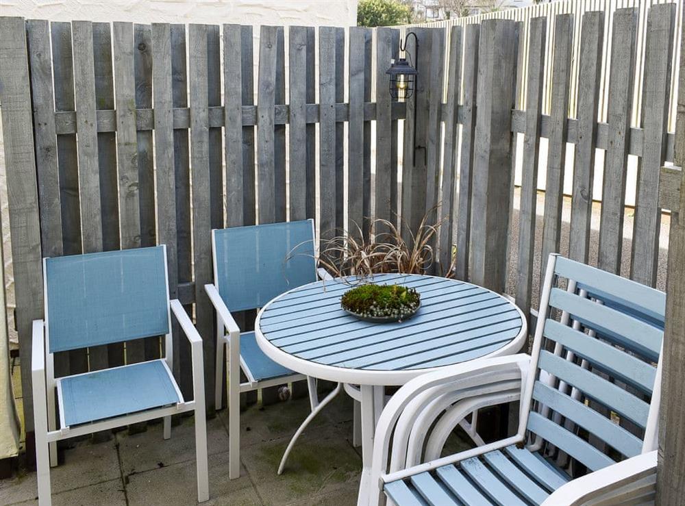 Sitting-out-area at Brookfield Cottage in Benllech, Anglesey, Gwynedd
