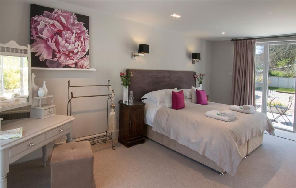 Double bedroom with 6’ zip and link bed at Brooks Lodge (Sussex), Piddinghoe