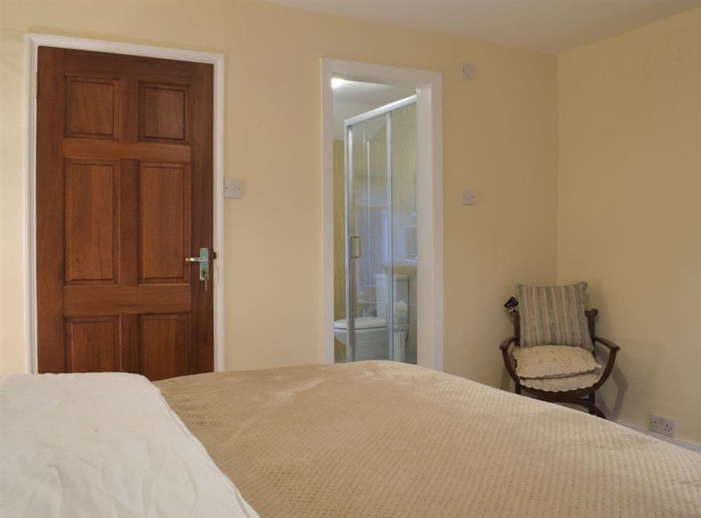 Double bedroom with en-suite at Brookside Cottage in Forton, near Garstang, Lancashire