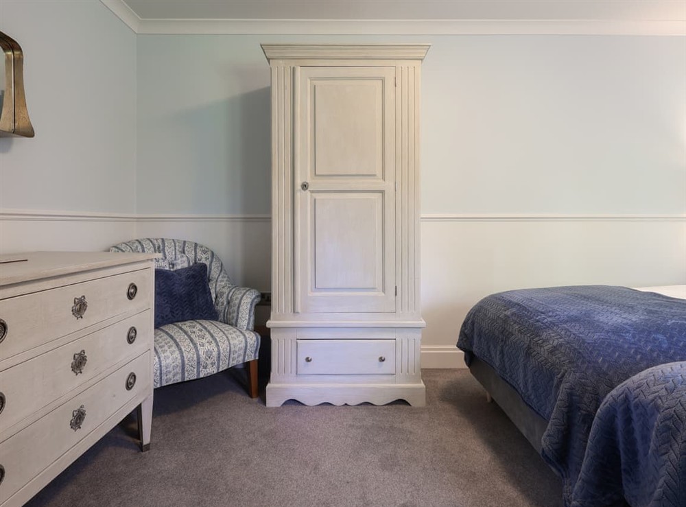 Twin bedroom