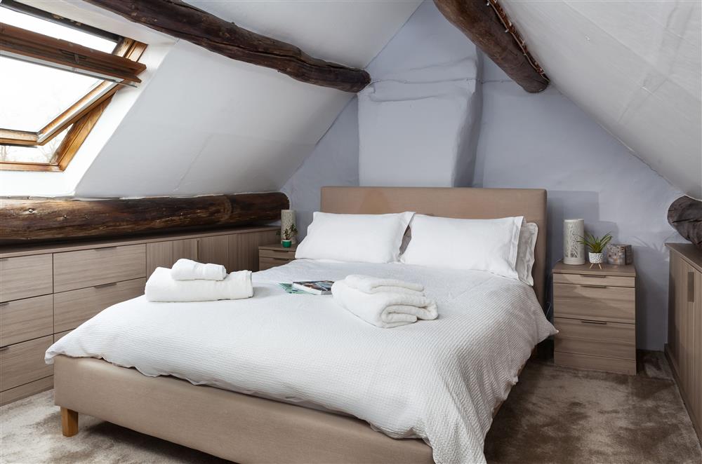 Brookview, Cotswolds: Bedroom three on the second floor with a 5ft king-size bed and exposed beams