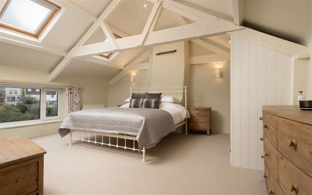 The spacious master bedroom with Superking bed. at Broome Cottage in Stoke Fleming
