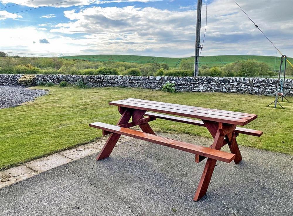 Sitting-out-area at Broughton Cottage in Newton Stewart, Wigtownshire